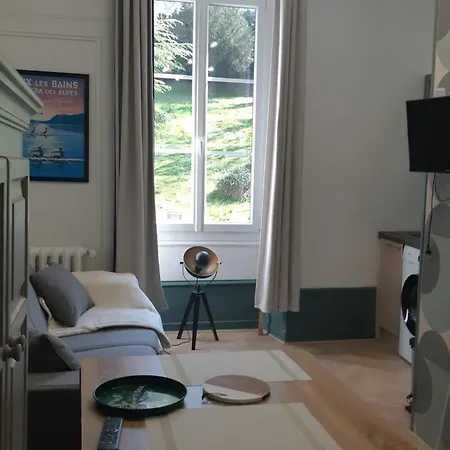 Le Beau Site Renove Apartment *